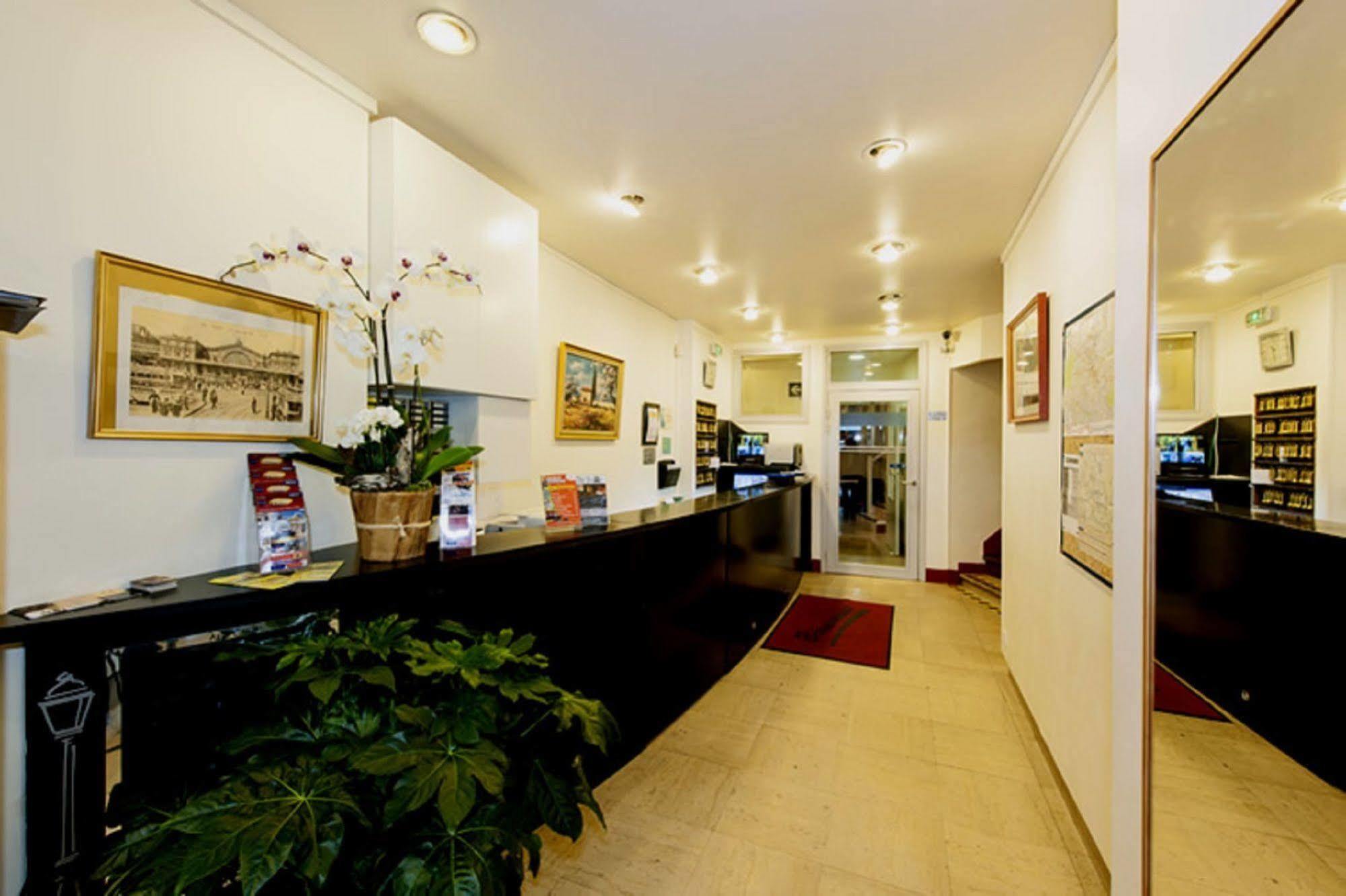 Amiot Hotel Paris Bagian luar foto